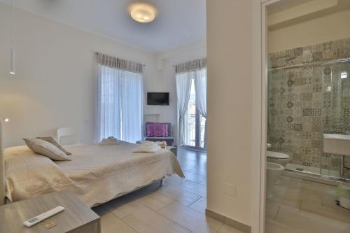 Residenza Eleonora Residenza Eleonora is conveniently located in the popular Salerno - Town Center area. Featuring a satisfying list of amenities, guests will find their stay at the property a comfortable one. Service-m