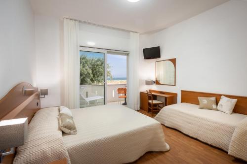 Triple Room with Balcony and Sea View