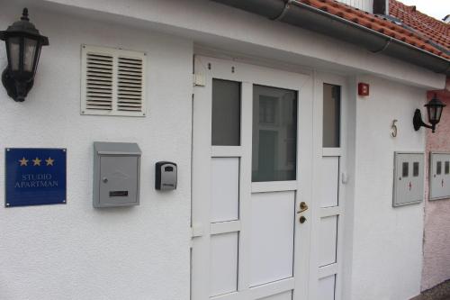  BRAND NEW Minimalist RED SOFA apartment, Centar in Zagreb