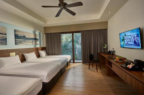 4 twin beds