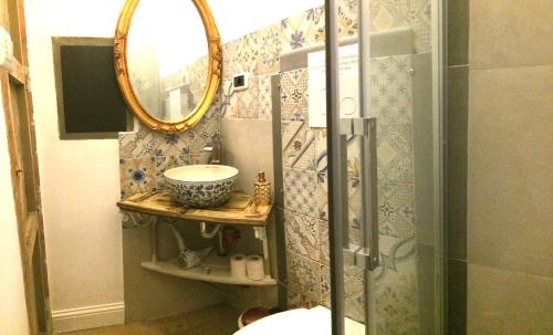 Deluxe Room image 6