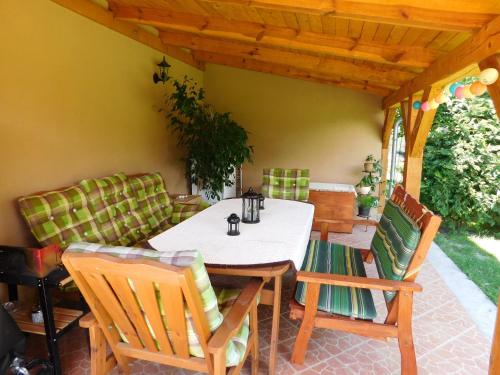 ระเบียง/ชานเรือน, Bodzavirag Apartman in เฮกกีโค่