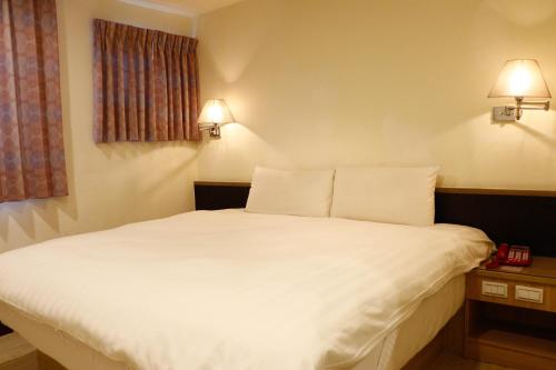 Queen Room image 3