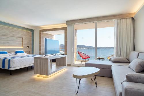 Sol Bahía Ibiza Suites - image 7