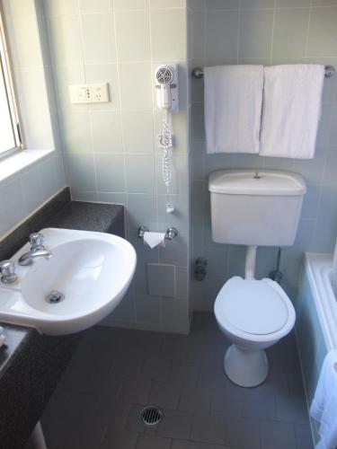 Devere Hotel - image 4