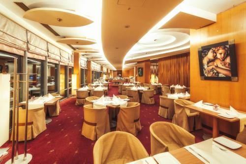 餐廳, HP公園廣場酒店 (HP Park Plaza) in 弗羅茨瓦夫郊區