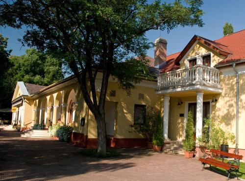 Entrance, Gereby Kuria Hotel es Lovasudvar in Lajosmizse