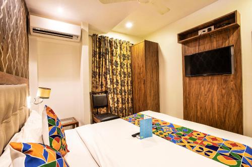 Hygienic Hotel Liberty Plaza Hotel Liberty Plaza is conveniently located in the popular Andheri East area. The property offers a wide range of amenities and perks to ensure you have a great time. Service-minded staff will welcome