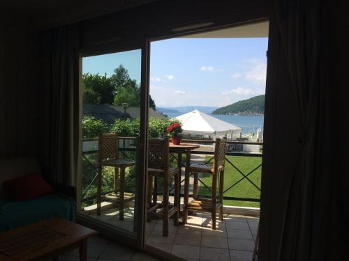 la baie des voiles ,vue lac d'Annecy ,plage privée