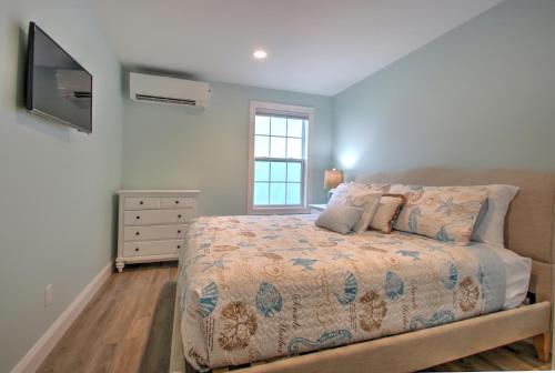 1 king bed, 1 sofa bed