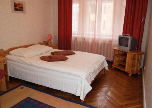 Double or Twin Room image 4
