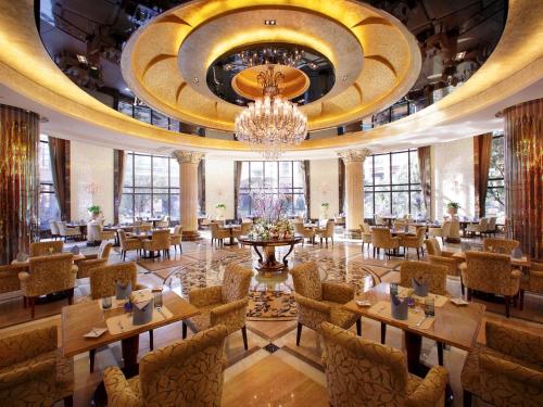 Pub/Lounge, Chateau Star River Pudong Shanghai near Sanghaji Műszaki Tudományok Múzeuma