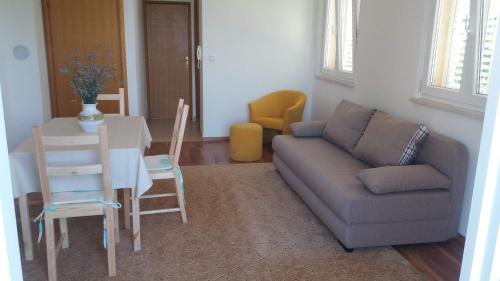 Közös társalgó / TV, Apartments Zvone,place by the sea in Mirca