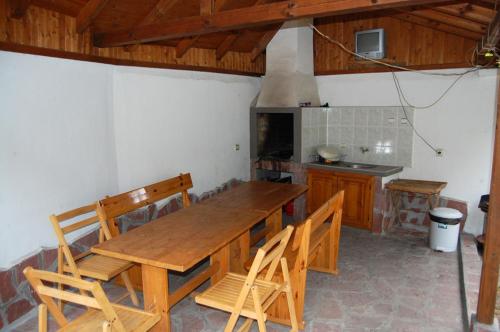 Borova House - image 8