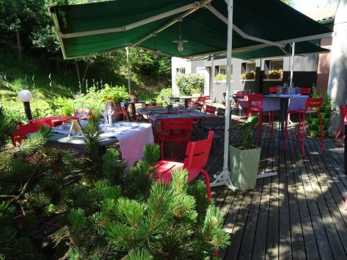 . Logis Hotel Restaurant La Tour