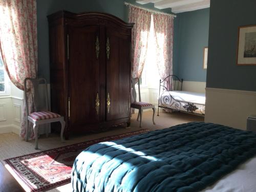 1 queen bed, 1 twin bed