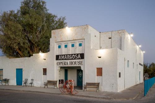 外部景觀, 阿馬戈薩歌劇院酒店 (Amargosa Opera House & Hotel) in 迪夫或利交界 (CA)