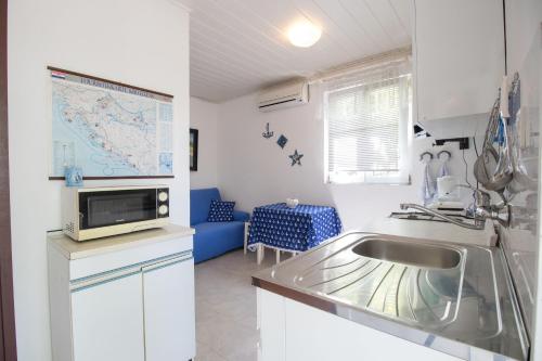 Apartment Miroslav - image 5