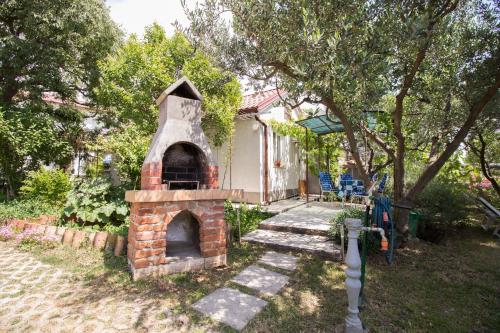 Apartment Miroslav - image 12