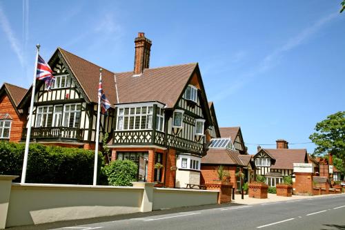 De Rougemont Manor Hotel