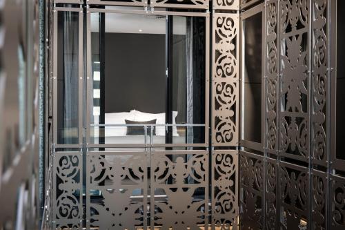 The Melbourne Hotel Room Type - King Suite with Courtyard View