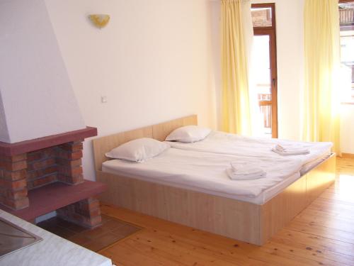 2 twin beds