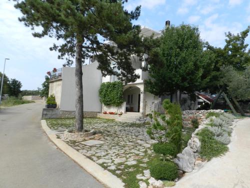  Apartmani Lucija Jurković, Ferienwohnung in Malinska