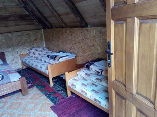 4 twin beds