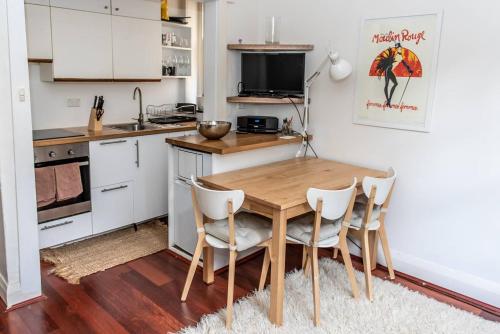 Chic Quiet Apartment Close to Everything