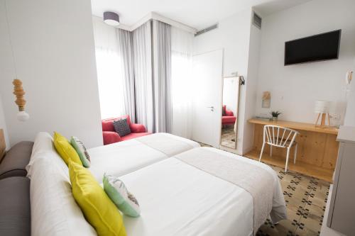 Double Room image 4
