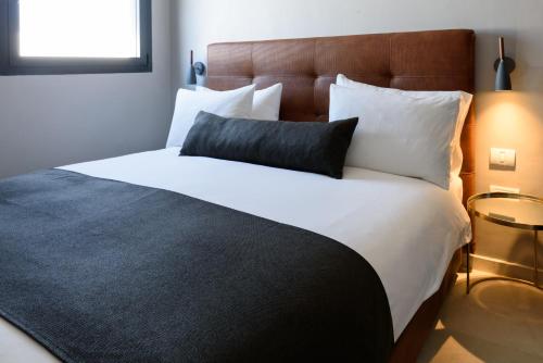 Junior Suite with Balcony image 6