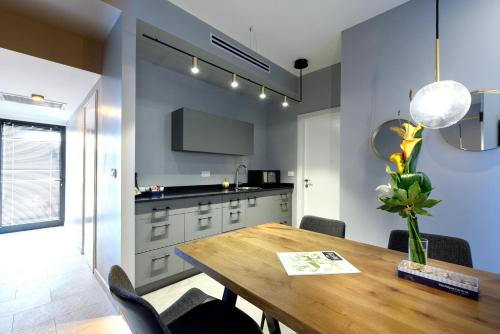 Deluxe One Bedroom Suite with Balcony image 1