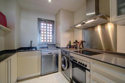 ห้องครัว, Stuning Sea Views Sotoserena in เรซิเนรา โบลาดิยา