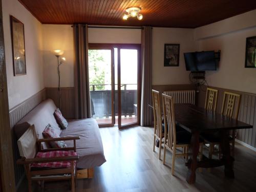 Chalet Le Bois Noir Room Type - Two-Bedroom Apartment with Terrace Chalet Le Bois Noir Room Type - Two-Bedroom Apartment with Terrace