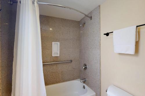 Hololani Resort - image 6