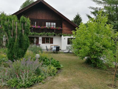 Apartment HAUS MERLIN am Bockelsberg 2.5km von Tröbsdorf entfernt