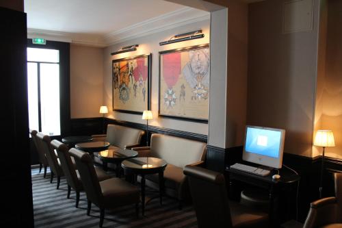 Hotel Saint Cyr Etoile - main image