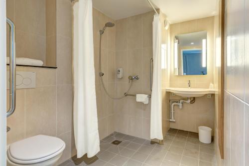Bathroom, B&B Hotel PARIS GENNEVILLIERS ASNIERES in Gennevilliers
