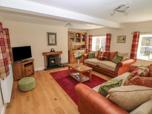 Firtree Cottage Ashby-de-la-Zouch - main image