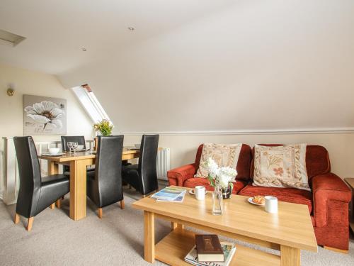Cairnside, Callington