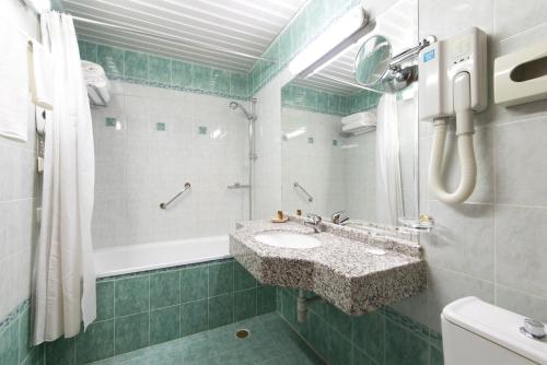 Standard Single Room image 10