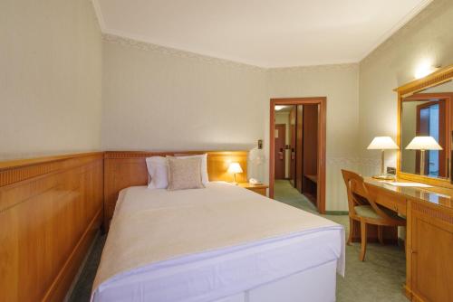 Standard Single Room image 5