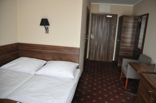 Double Room image 6