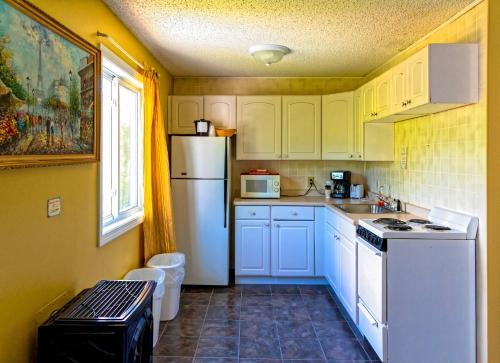 Parker's Motel - image 2