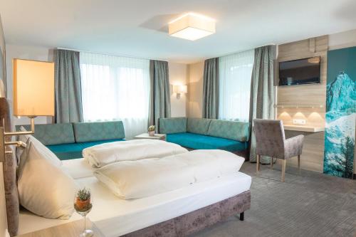 Hotel Neue Post - image 11