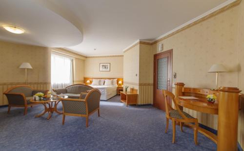 Hotel Downtown - image 2