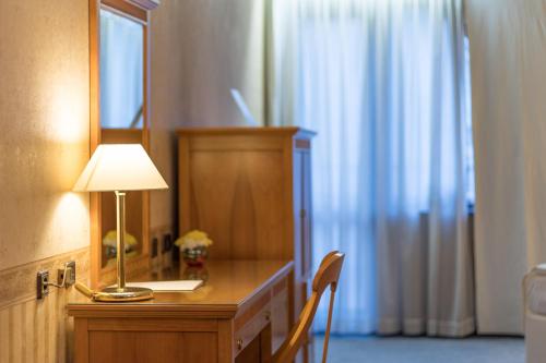 Deluxe Junior Suite with Balcony image 9