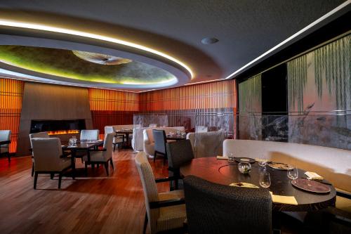 Four Seasons Hotel - image 8