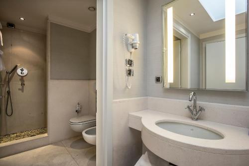 FlyOn Hotel & Conference Center - image 7