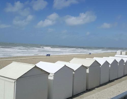 Les Mouettes 3 - Tap to explore photos